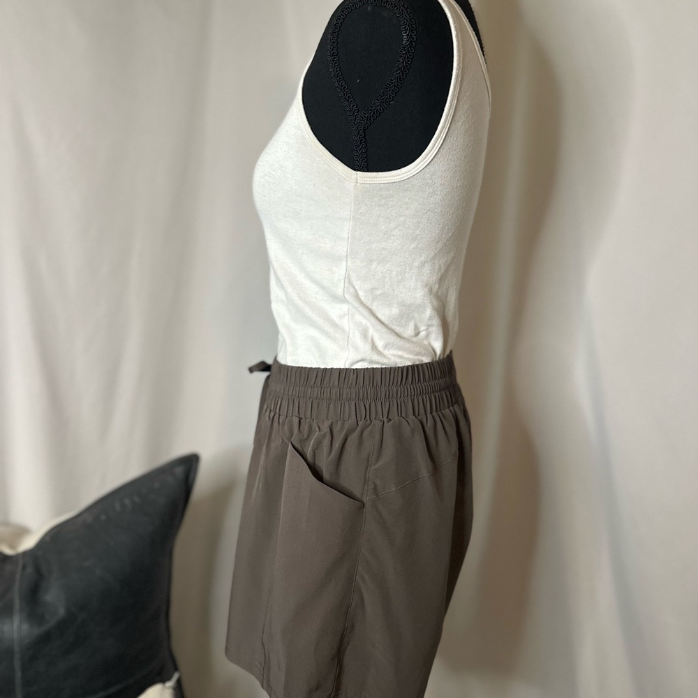 Drawstring Active Shorts - Picture 2 of 3